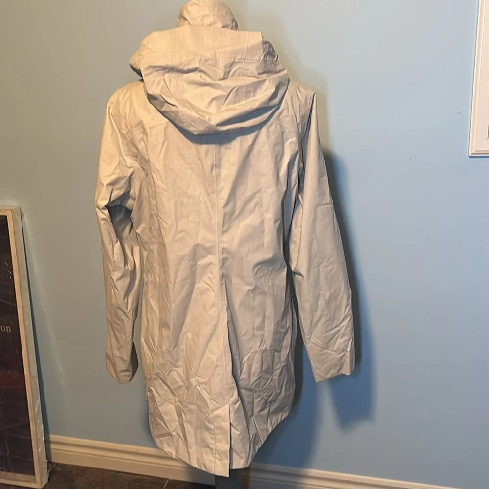Women’s Marmot rain jacket, size large. - Picture 3 of 7